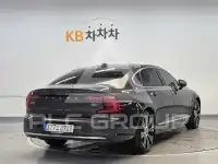 2022 Volvo S90