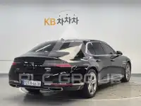 2023 Genesis G90