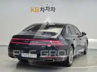 2022 Genesis G90