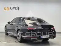 2023 Genesis G90