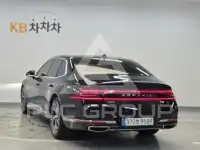 2023 Genesis G90
