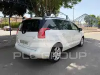 2010 Peugeot 5008