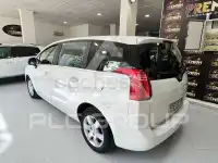 2010 Peugeot 5008