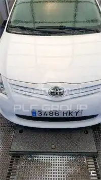2012 Toyota AURIS