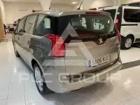 2012 Peugeot 5008