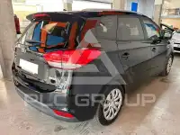 2016 KIA Carens