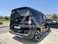 2025 Ford Tourneo