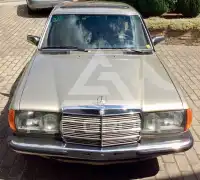 1977 Mercedes Benz 200