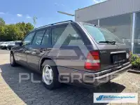 1993 Mercedes Benz E 220
