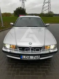 2000 BMW 740