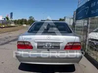 2000 Mercedes Benz E 240