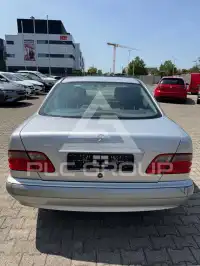 2001 Mercedes Benz E 220