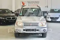 2002 Mitsubishi PAJARO
