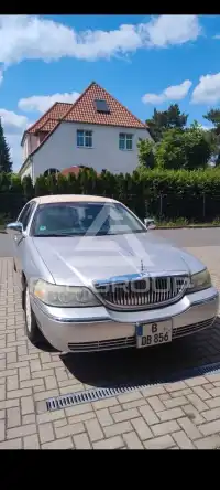 2003 Lincoln Town
