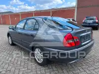 2004 Mitsubishi Carisma