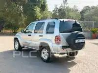 2004 Jeep CHEROKEE