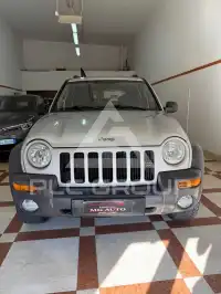 2004 Jeep CHEROKEE