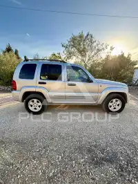 2004 Jeep CHEROKEE