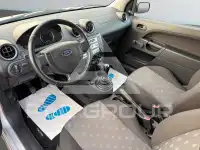 2004 Ford FIESTA