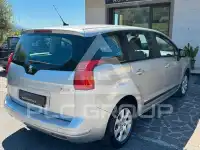 2010 Peugeot 5008
