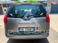 2011 Peugeot 5008