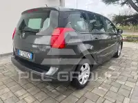 2011 Peugeot 5008