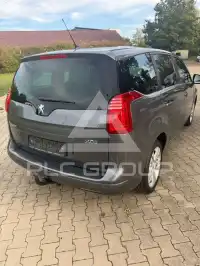 2011 Peugeot 5008