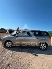 2013 Peugeot 5008