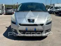 2013 Peugeot 5008
