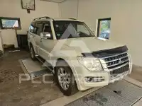 2015 Mitsubishi PAJARO