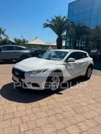 2016 Infinity Q30