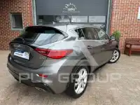 2017 Infinity Q30