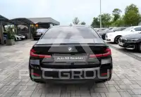 2021 BMW 550M