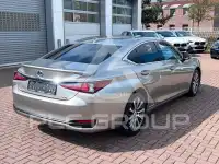 2021 Lexus ES300