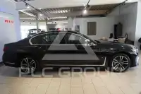 2022 BMW 740