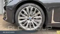 2022 BMW 750