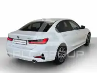 2022 BMW 320