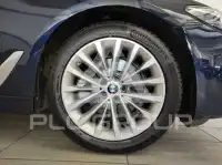 2022 BMW 520