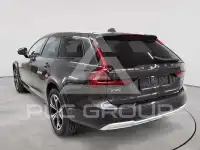 2022 Volvo V90