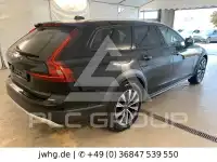 2022 Volvo V90