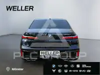 2023 BMW M7
