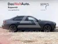 2025 BMW 740