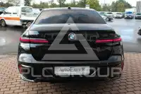 2025 BMW 740