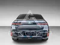 2025 BMW 740