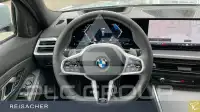 2025 BMW 320