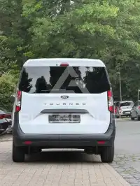 2025 Ford Tourneo